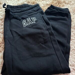 NWOT GAP Black Jogger Sweatpants (Medium)